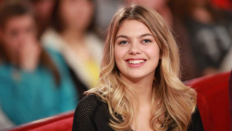 Louane est en couple
