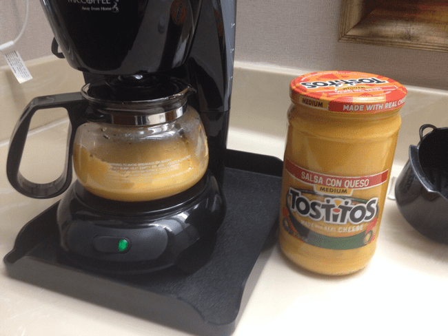 Réchauffez un peu de Queso pour faire la fête.