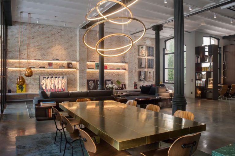 An-Old-Warehouse-In-barcelona-turned-into-an-apartment-dining-table.jpg