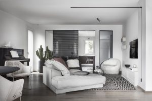 Voici un appartement minimaliste à Bologne, au design pur et élégant.