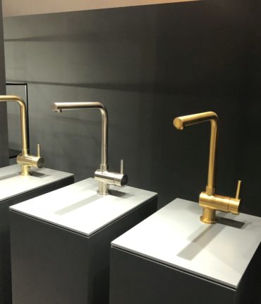 Nickel brossé et chrome : quel est le meilleur robinet de salle de bain ?