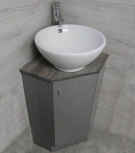 Lavabo de salle de bain en coin gris