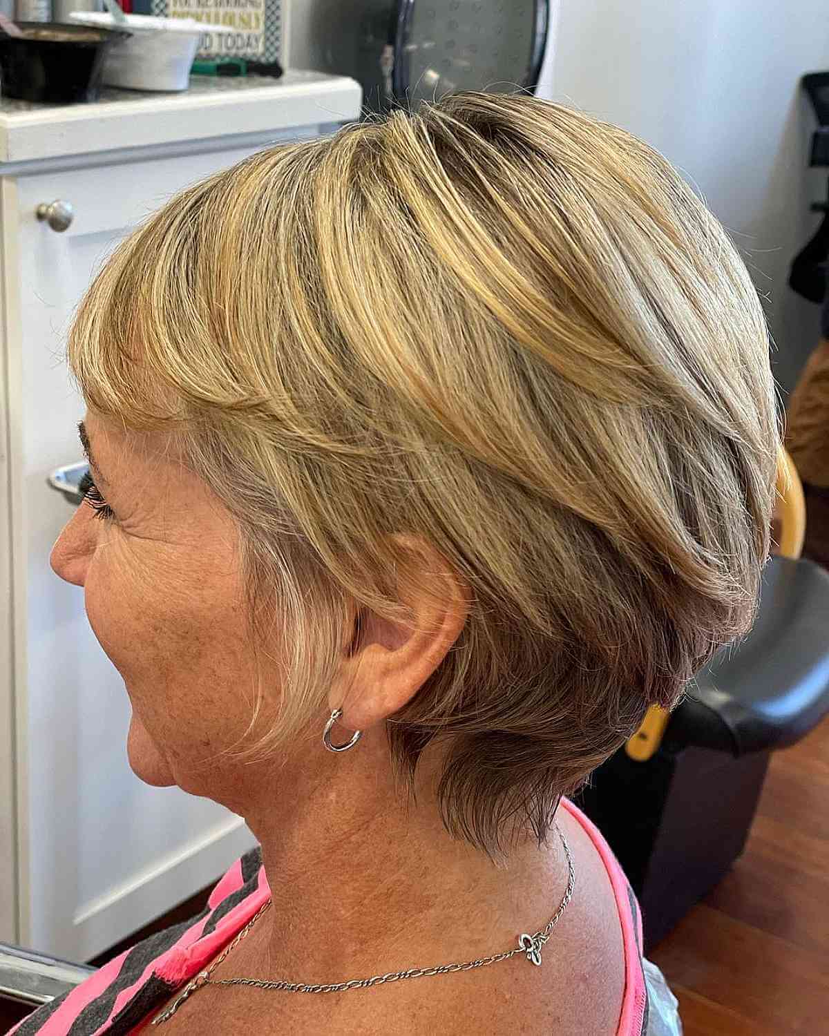 Dimensional Long Pixie sur cheveux fins pour les femmes de plus de soixante ans
