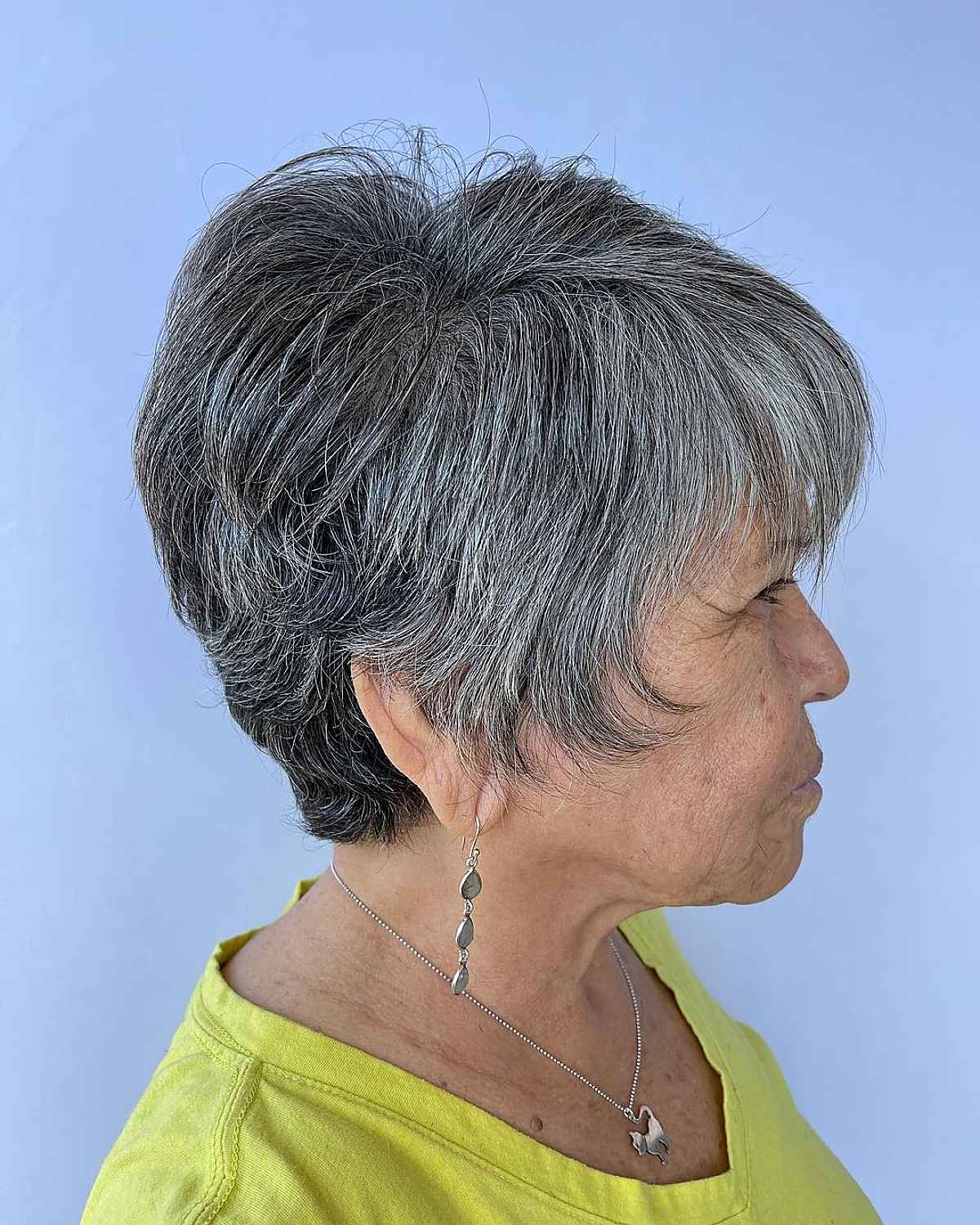 Coupe de cheveux gris Pixie pour cheveux épais