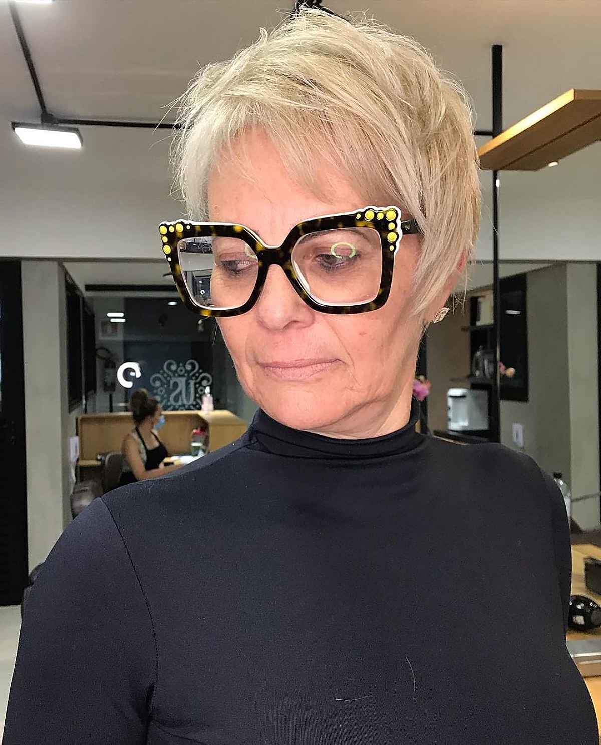 Bixie en couches pour les femmes plus âgées avec des lunettes