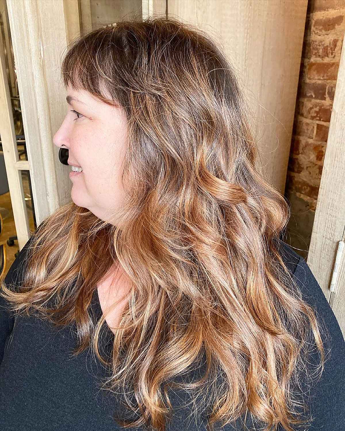 Coupe de cheveux longue en couches pour les femmes de plus de 40 ans