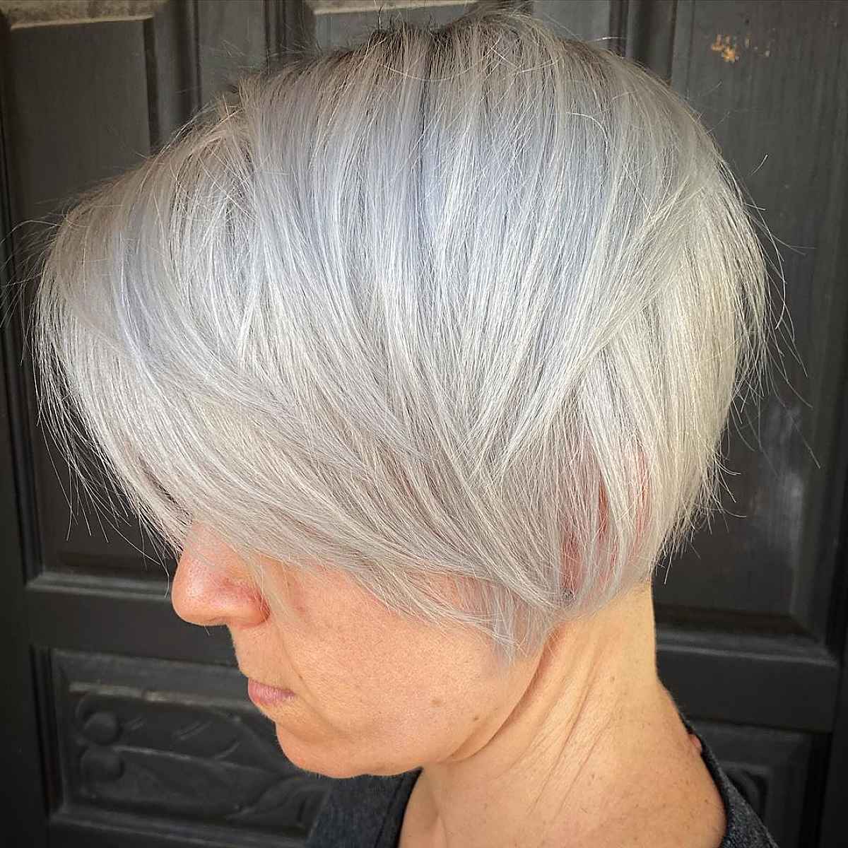 Long Platinum Pixie Cut pour cheveux fins