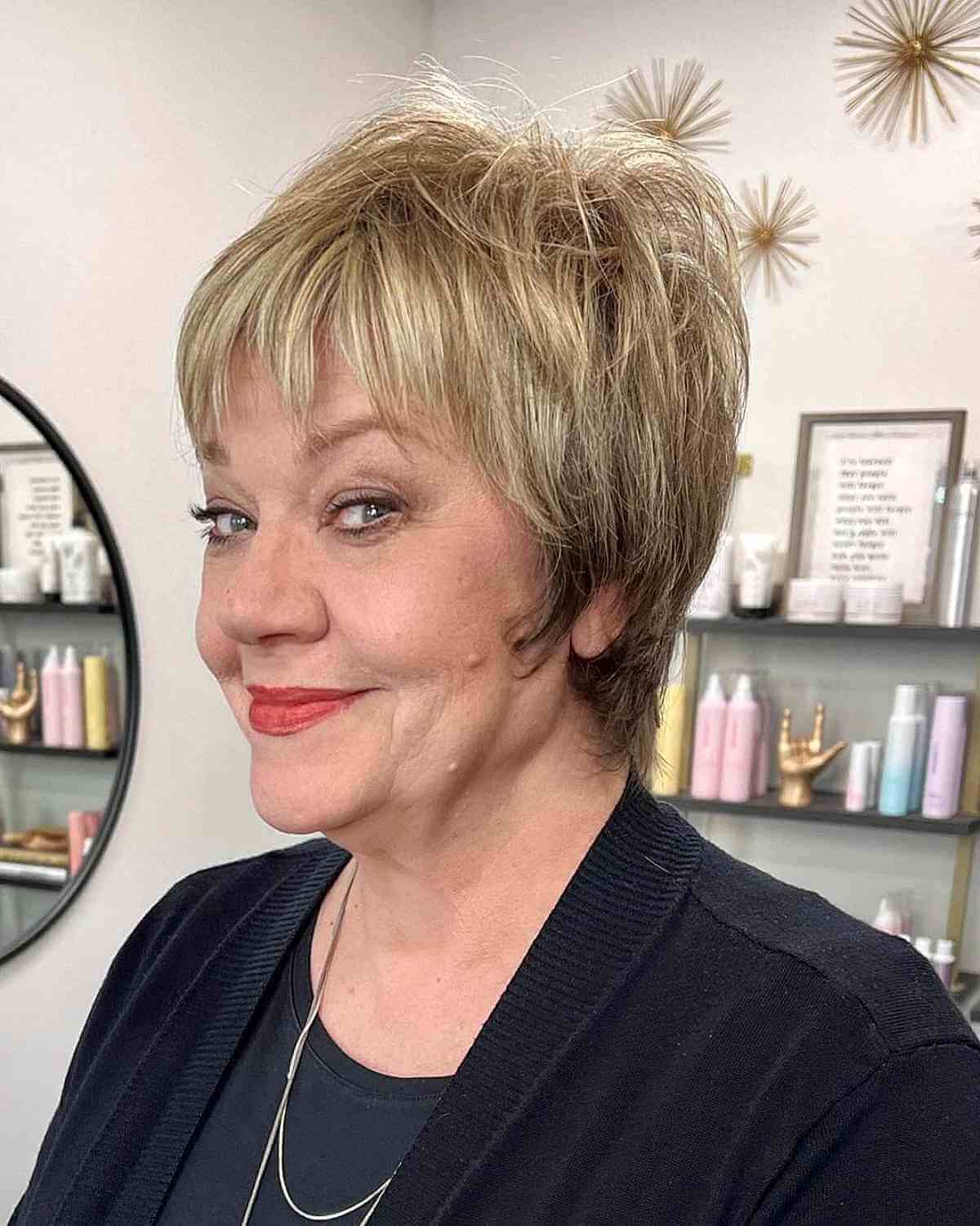 Shaggy Long Pixie Cut sur cheveux fins pour femmes de 70 ans et plus