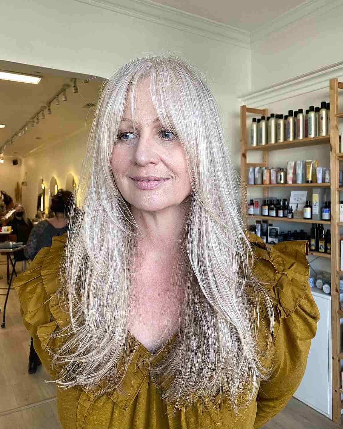 Wispy Shaged Cut pour les femmes de plus de 60 ans aux cheveux longs