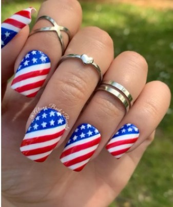 Appuyez sur le drapeau américain sur les ongles