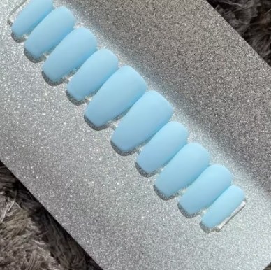 Babby blue ongles courts design aqua nails