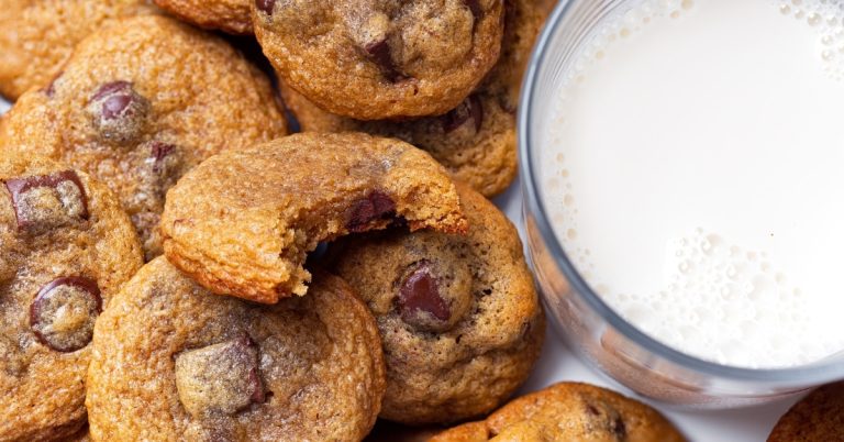Chewy-and-Gooey-Chocolate-Chip-Cookies-with-Milk.jpg