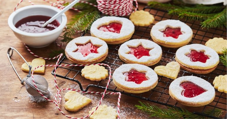 Homemade-Linzer-Cookies-with-Strawberry-Jam.jpg