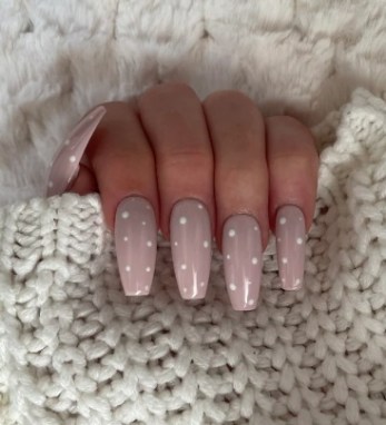 Ongles nude à pois