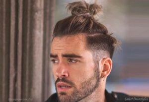 11 coiffures de chignon pour hommes avec un dégradé pour 2022