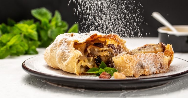 Apple-Strudel-with-Raisins-Cinnamon-and-Powdered-Sugar.jpg