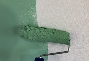 Combien de temps faut-il pour que la peinture sèche avant d’ajouter une deuxième couche ?
