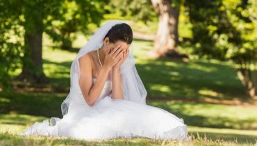 Un choquant secret de famille découvert par la mariée : son futur époux allaité par sa propre mère avant leur mariage