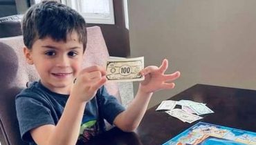 États-Unis : un enfant de 6 ans commande 1000€ de nourriture avec le téléphone de son père