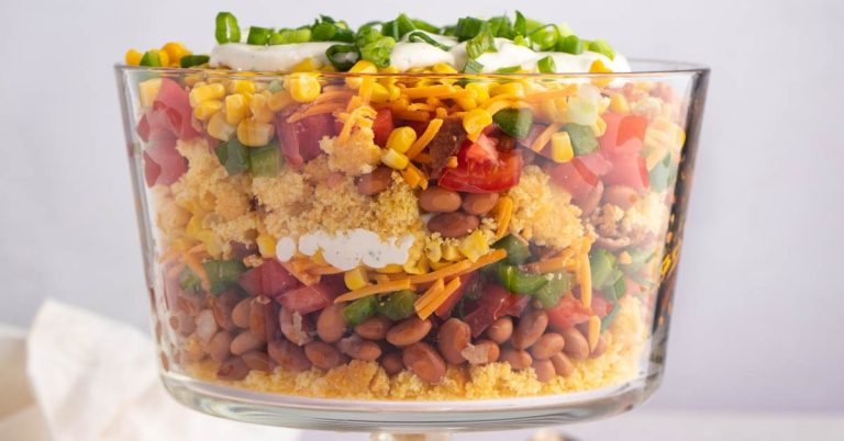 Cornbread-Salad-with-Flavorful-Bacon-and-Juicy-Tomatoes.jpg