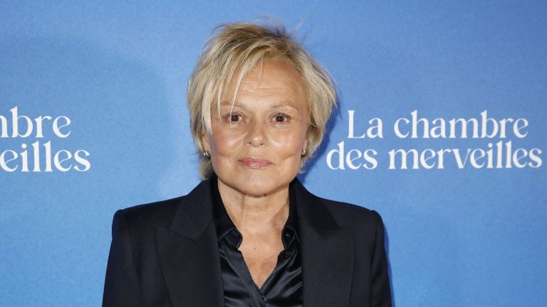 muriel-robin-solaire-cette-premiere-reapparition-tres-commentee-apres-accident-pierre-palmade