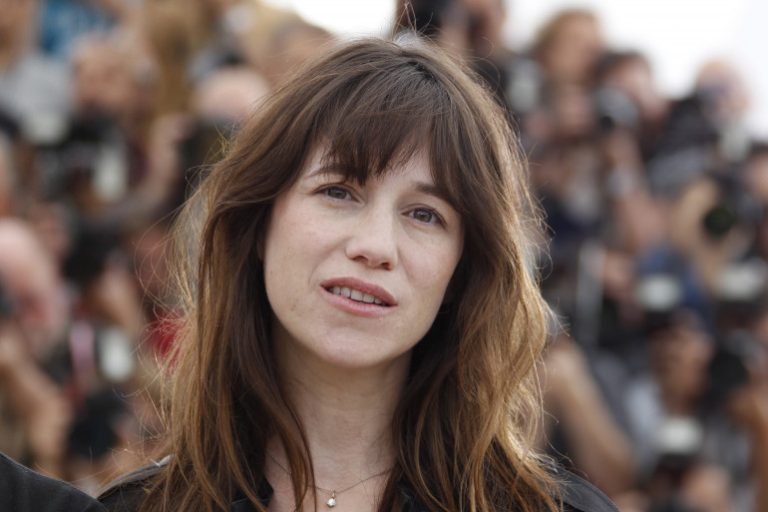 1272580-charlotte-gainsbourg-a-cannes-en-mai-2011