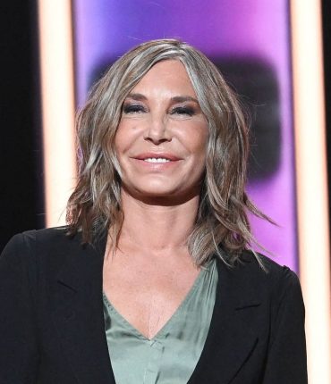 Zazie : 3000 m², piscine intérieure, vue sur la baie… Cette nouvelle maison sublime dans laquelle elle a posé ses valises