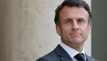 Emmanuel Macron : son allusion à l’une de ses petites phrases polémiques fait mouche