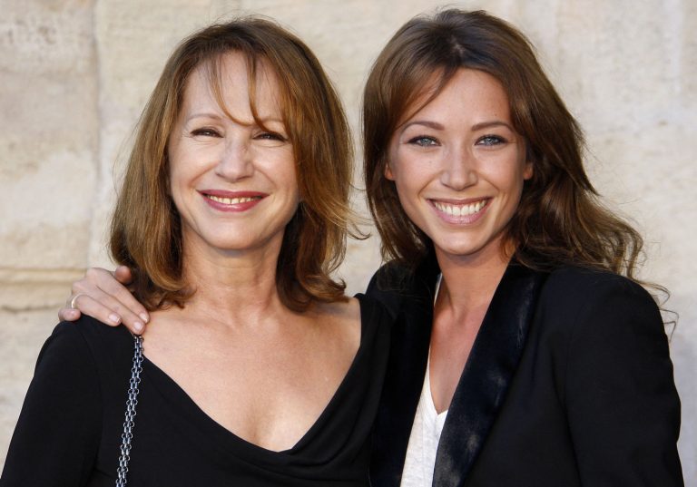Nathalie-Baye-a-l-hopital-sa-fille-Laura-Smet-donne-des-nouvelles-rassurantes