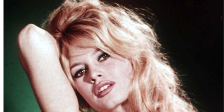 BRIGITTE BARDOT BRIGITTE BARDOT Publicity shot for LE MEPRI