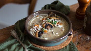 Soupe crémeuse aux champignons et au riz sauvage