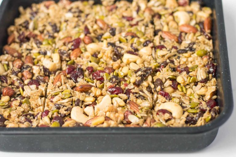 _easy-and-healthy-muesli-flapjack-recipe-435271-08-5bcccc83c9e77c0051e22fd7