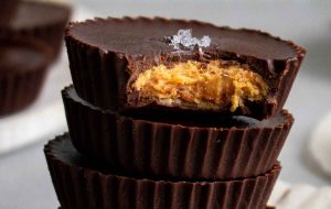 Recette Facile : Tasses de Beurre de Cacahuète au Chocolat Noir Faites Maison