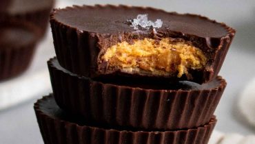 Recette Facile : Tasses de Beurre de Cacahuète au Chocolat Noir Faites Maison