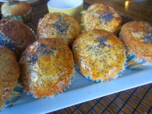 Muffins aux graines de pavot et à l’orange avec glaçage à l’orange