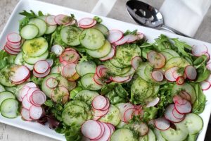 Recette de la salade de concombres et de radis