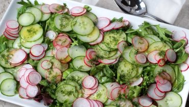 Recette de la salade de concombres et de radis