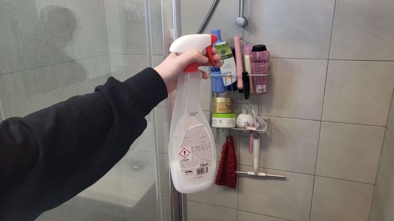 Douche-impeccable-pendant-des-semaines-il-suffit-de-le-vaporiser