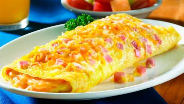 Découvrez une Délicieuse Omelette Jambon et Fromage Maison