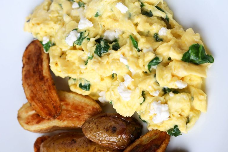 Spinach-Scrambled-Eggs-with-Feta