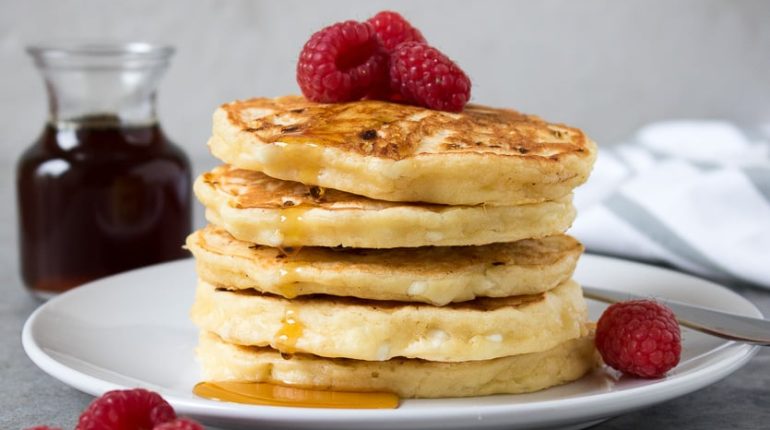 all-purpose flour berries breakfast cooking Cottage cheese cottage cheese pancakes crispy exterior delicious Easy fluffy interior Healthy high-protein breakfast. ingrédients Maple Syrup meal prep Nutrition pancakes protein quick recipe savory tasty vanilla extract 