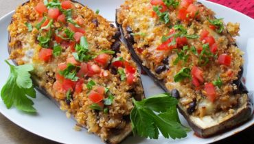 Aubergines farcies au riz et aux haricots noirs