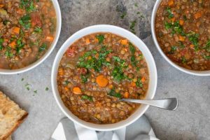Recette de Soupe de Lentilles à Cuiseur Lent : Un Régal Santé pour l’Hiver