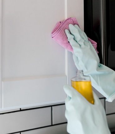 4 conseils pour dégraisser les armoires de cuisine
