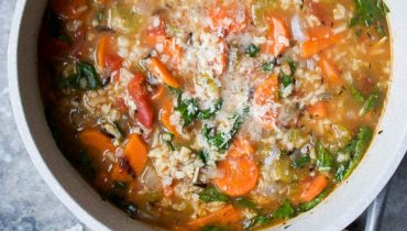 Soupe de légumes facile avec du riz sauvage