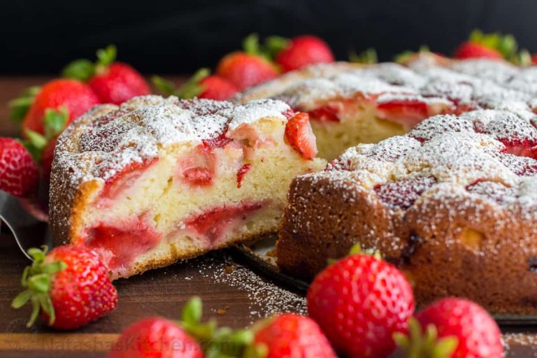 1698937856_526_Easy-Strawberry-Cake-Recipe-VIDEO