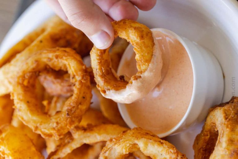 1699629483_752_Crispy-Onion-Rings-with-Dipping-Sauce-VIDEO