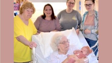 Une femme de 98 ans du Kentucky rencontre six générations de sa famille