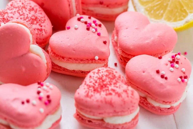 Heart-Shaped-Macarons-4-e1699351026697-1024×686