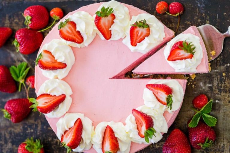 No-Bake-Strawberry-Cheesecake-VIDEO-NatashasKitchencom